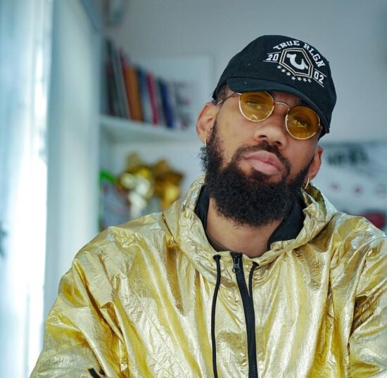 Phyno Collaborates With New Age As They Unveil Earphones.