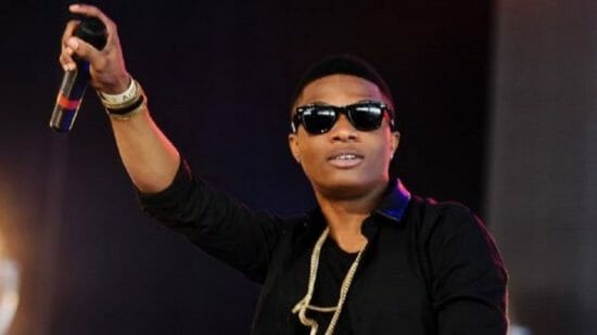 Moment Wizkid scolded Photographers Preventing Him To Have Access To His Fans