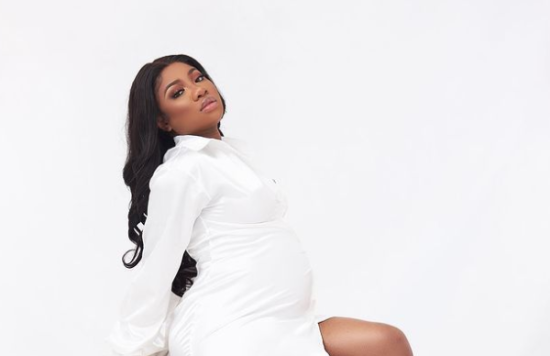 Mo'Cheddah and husband expecting their first child, shares baby bump