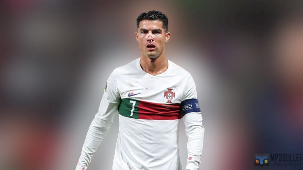 Ronaldo bled after colliding with Czech Republic's goalkeeper mid-air