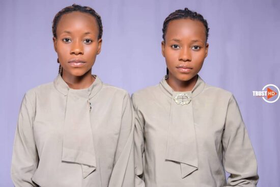 Twin gospel acts Grace Mbuyi & Rachel Kabanga loud their faith in'Yanola' video.